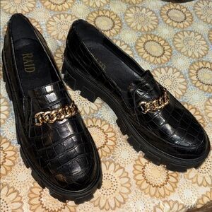 RAID Black Croc-Embossed Loafers with Gold Chain